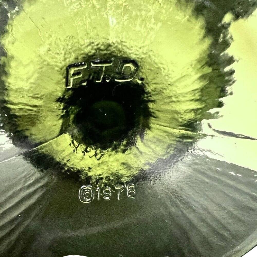 1978 FTD Green Compote Pedestal Glass Bowl Oak Leaf Embossed Vintage - Picture 4 of 4